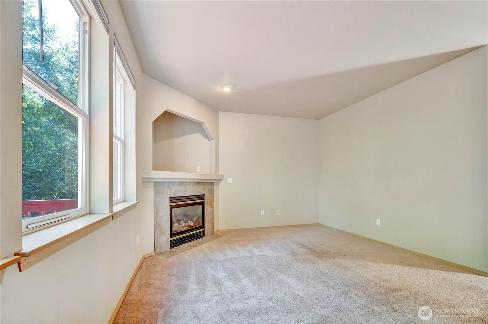 2426 Stafford Way Bothell, WA 98012 - Photo 11 of 40