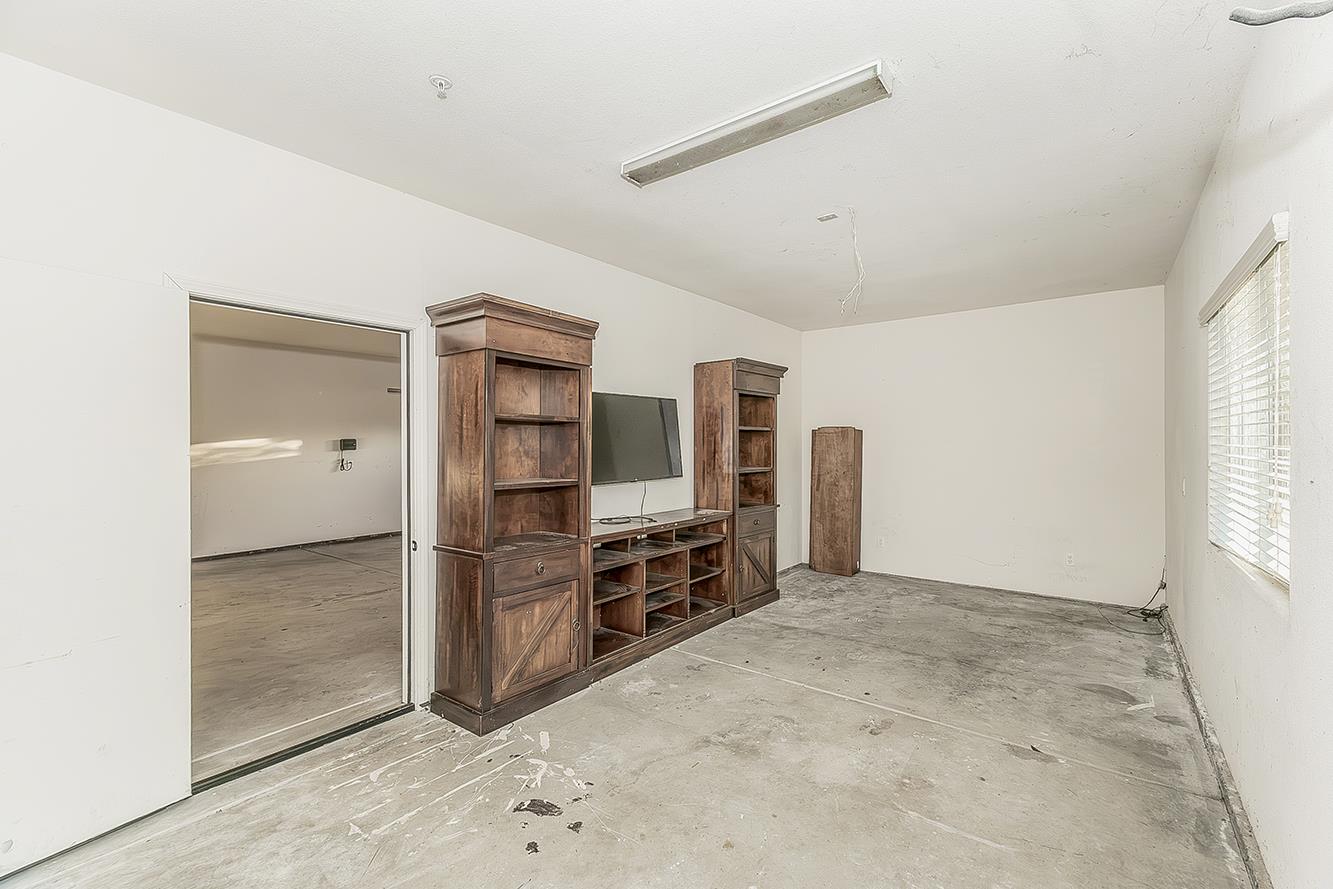 16099 Anaconda Road Madera, CA 93636 - Photo 49 of 67 3rd car garage space currently being used as an office