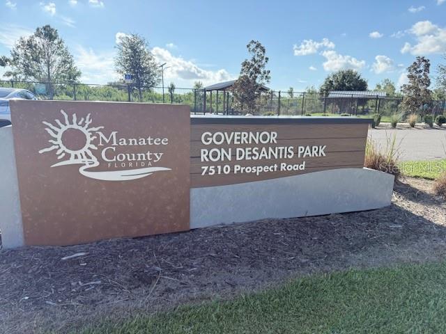 3540 65th Ave Circle East Sarasota, FL 34243 - Photo 16 of 69 a view of outdoor space