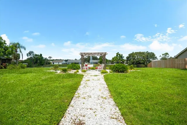 a sign of golf club on a wall