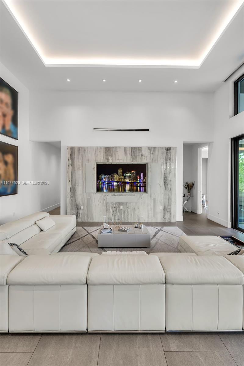 8271 Southwest 67th Street Miami, FL 33143 - Photo 31 of 88