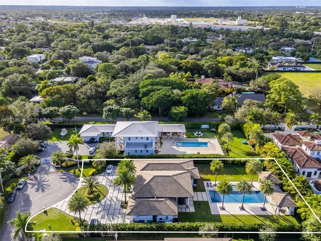 $4,700,000 | 8271 Southwest 67th Street, Miami, FL 33143