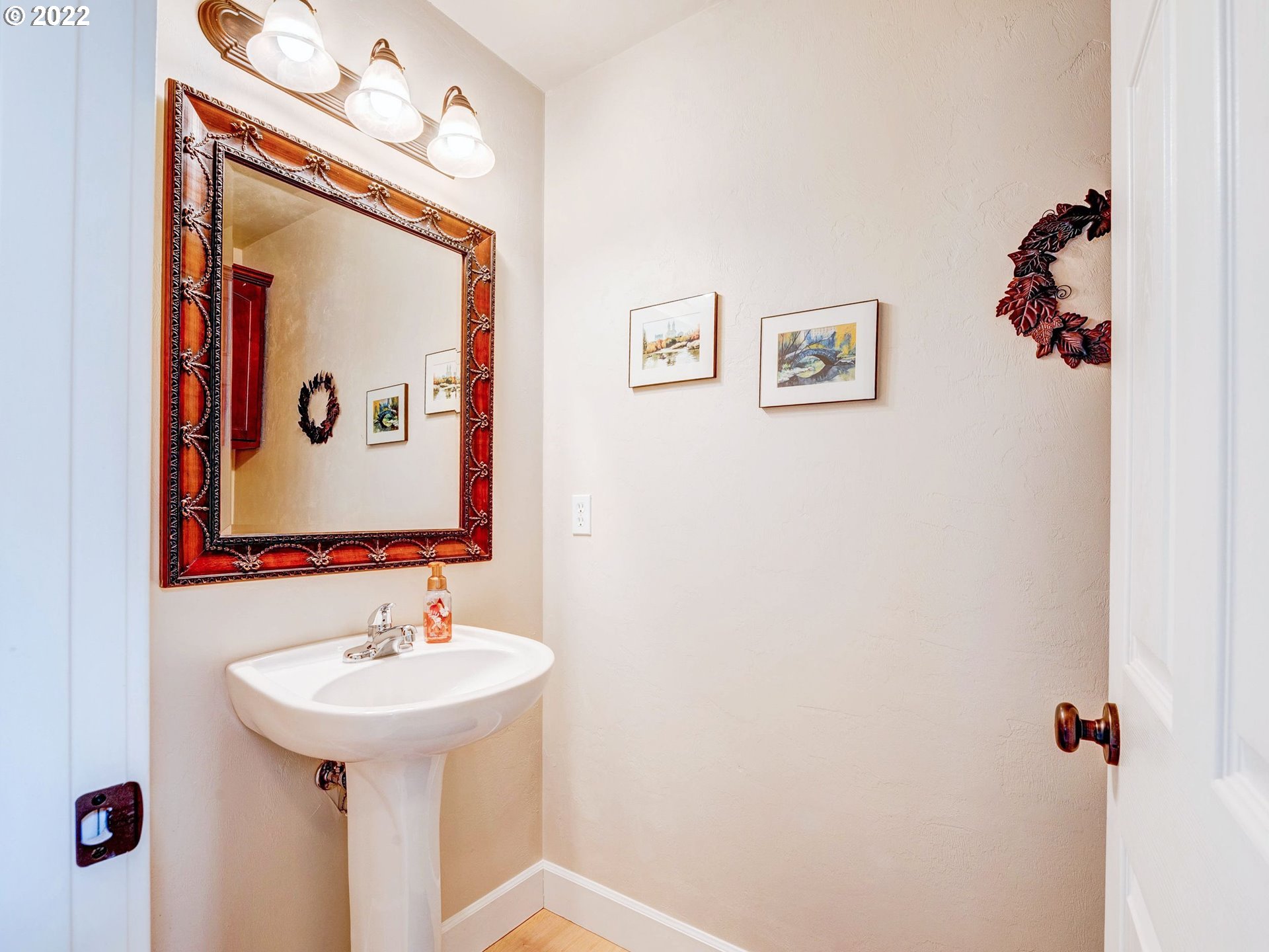 209 Pond Turtle Way Cottage Grove, OR 97424 - Photo 12 of 28 Bathroom
