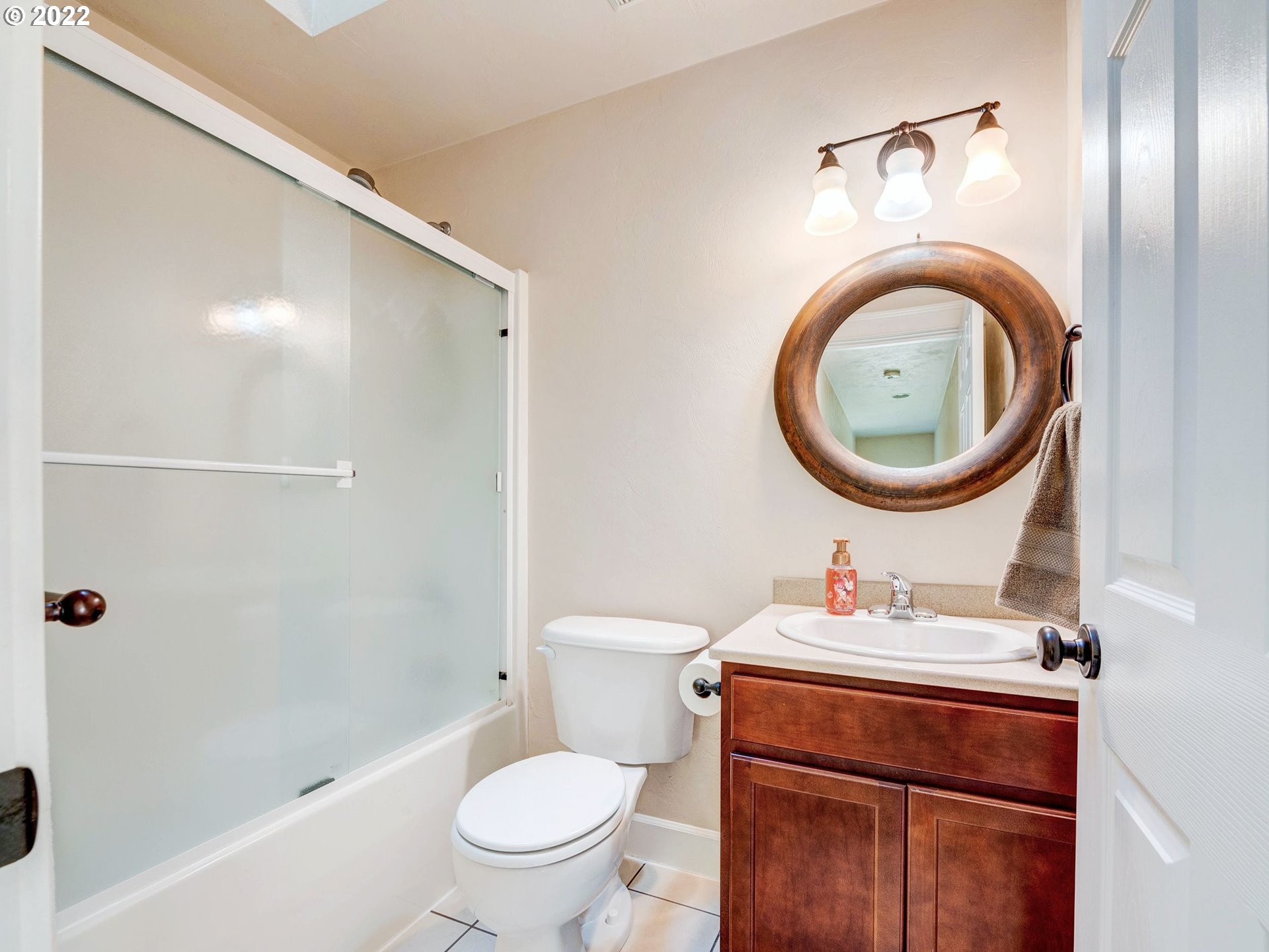 209 Pond Turtle Way Cottage Grove, OR 97424 - Photo 21 of 28 Bathroom
