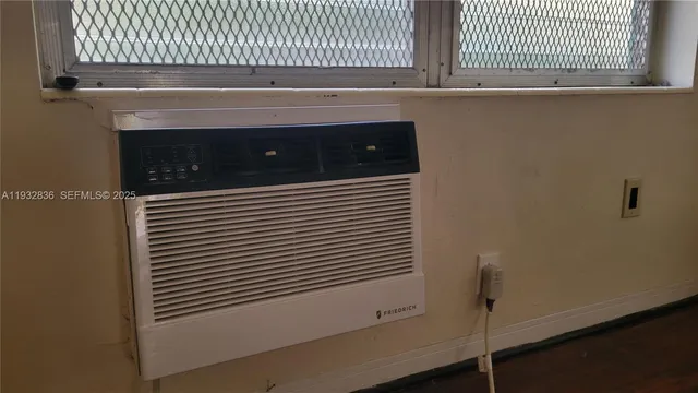 $1,950 | Flamingo-Lummus, Miami Beach, FL 33139