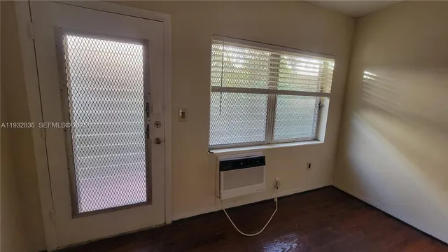 $1,950 | Flamingo-Lummus, Miami Beach, FL 33139