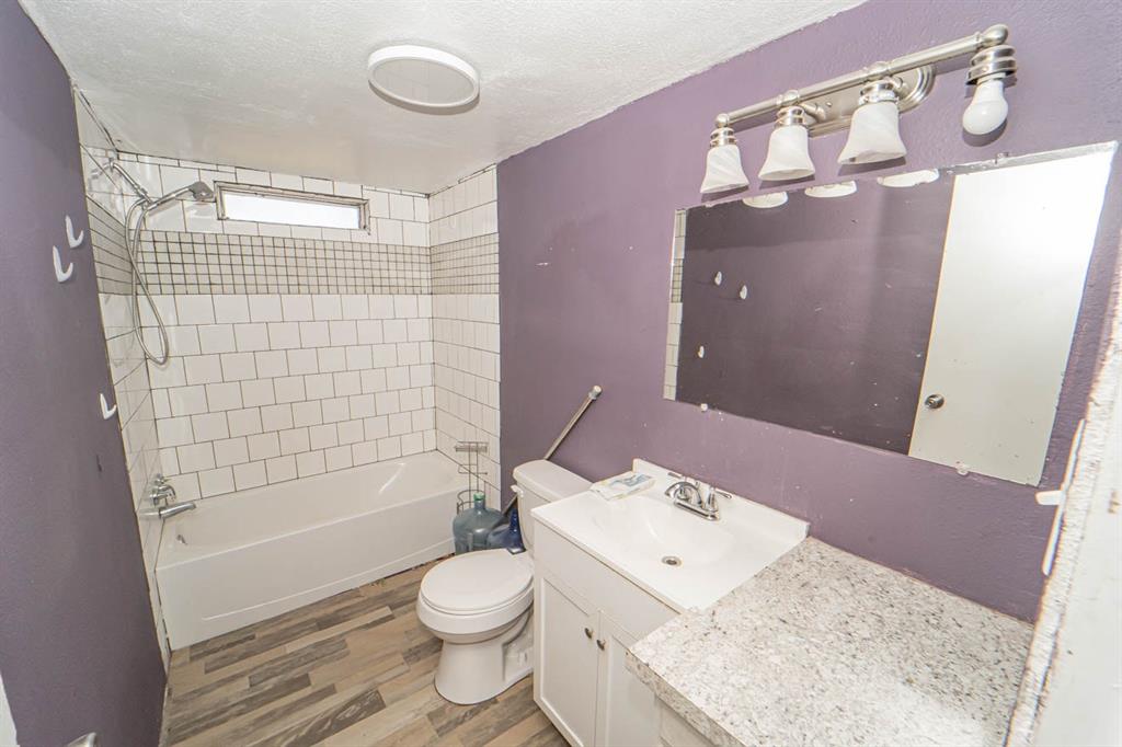 516 South Butte Street Breckenridge, TX 76424 - Photo 6 of 17 a bathroom with a sink a toilet and shower