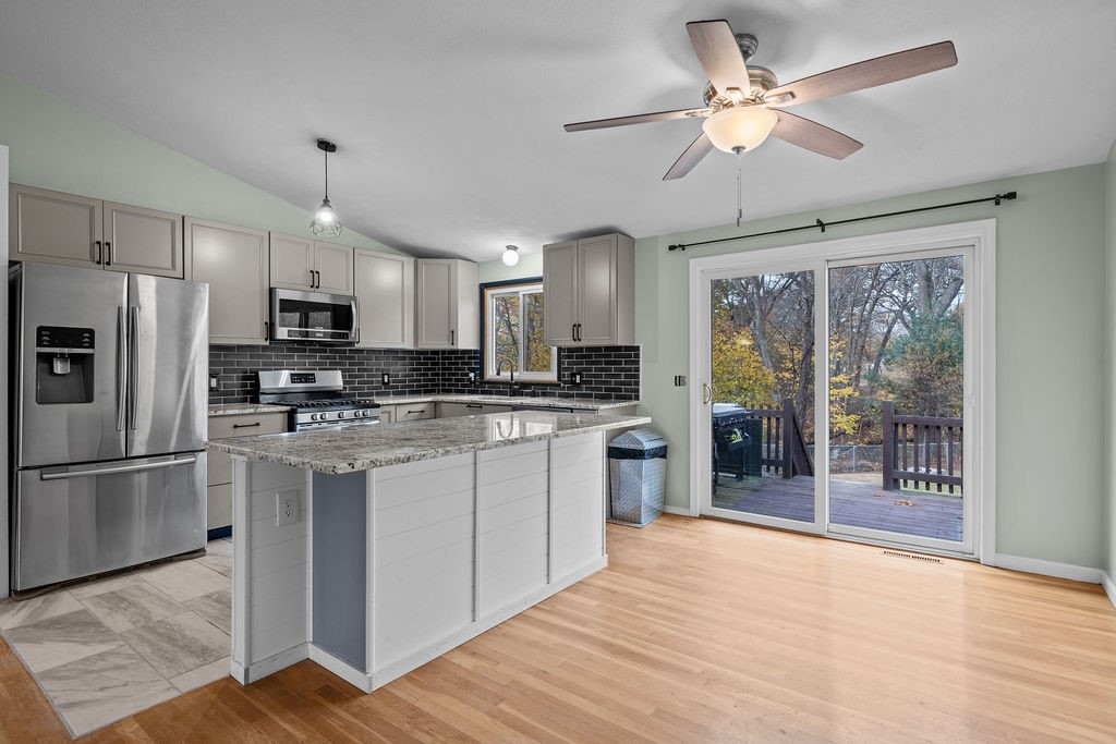 400 Cole Farm Road Warwick, RI 02889 - Photo 9 of 35