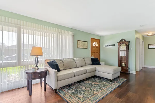$280,000 | 9966 South California Avenue, Evergreen Park, IL 60805