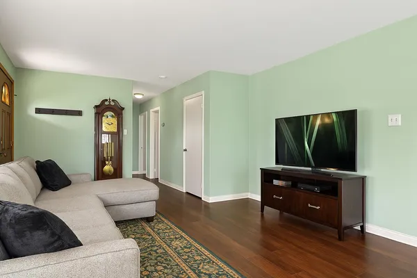 $280,000 | 9966 South California Avenue, Evergreen Park, IL 60805