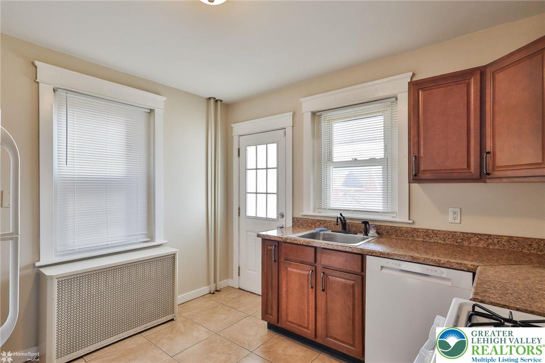 721 Spring Street Bethlehem, PA 18018 - Photo 19 of 61