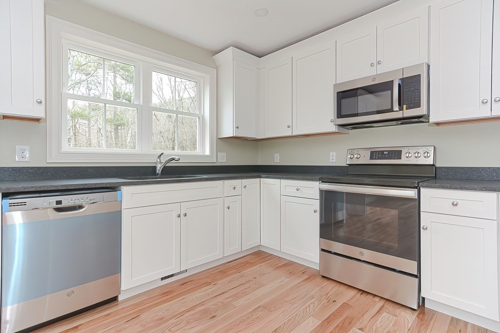 86 Bailey Road, Unit 86 Holden, MA 01520 - Photo 3 of 39