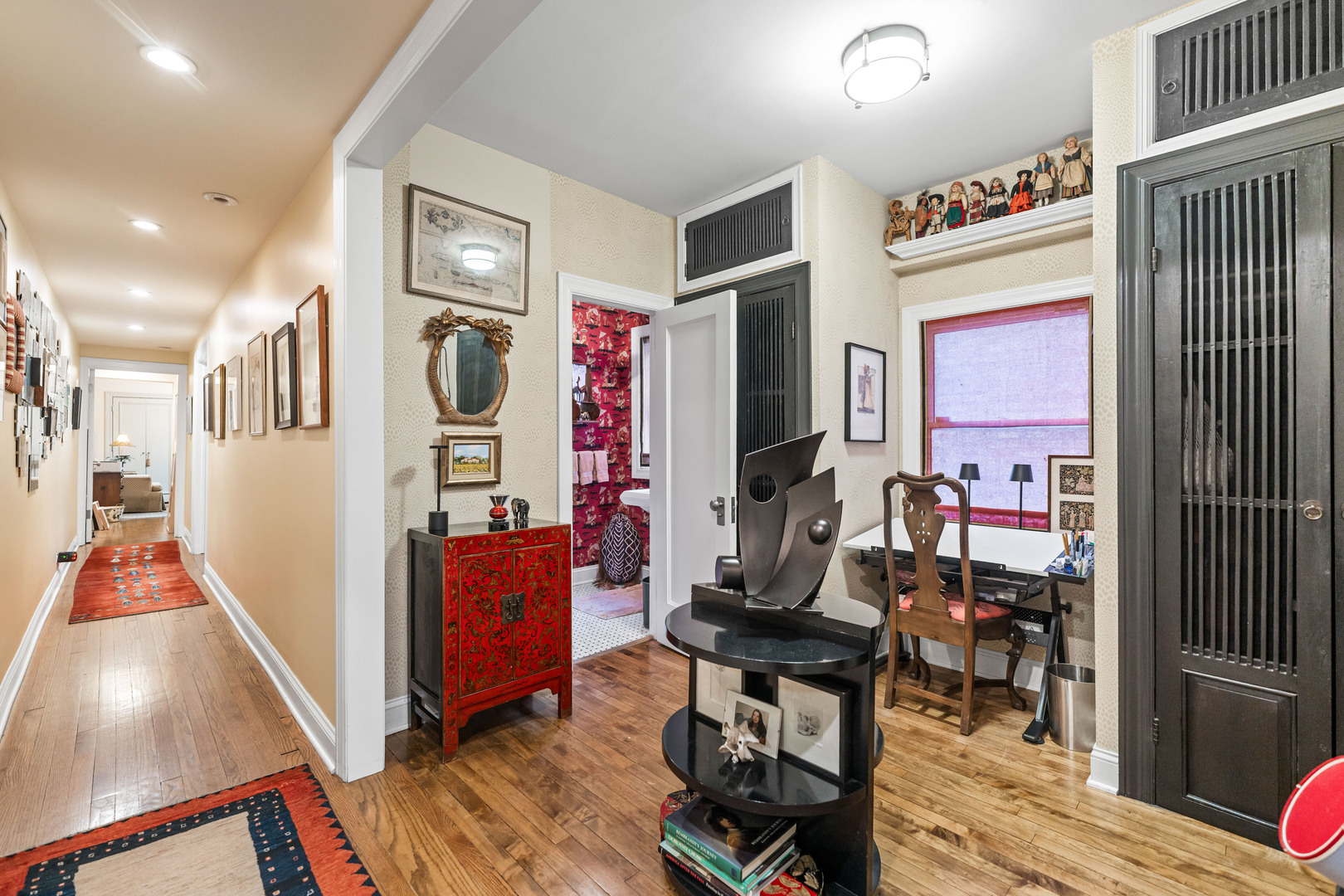 26 East Scott Street, Unit 3 Chicago, IL 60610 - Photo 19 of 35 a living room with furniture and a flat screen tv