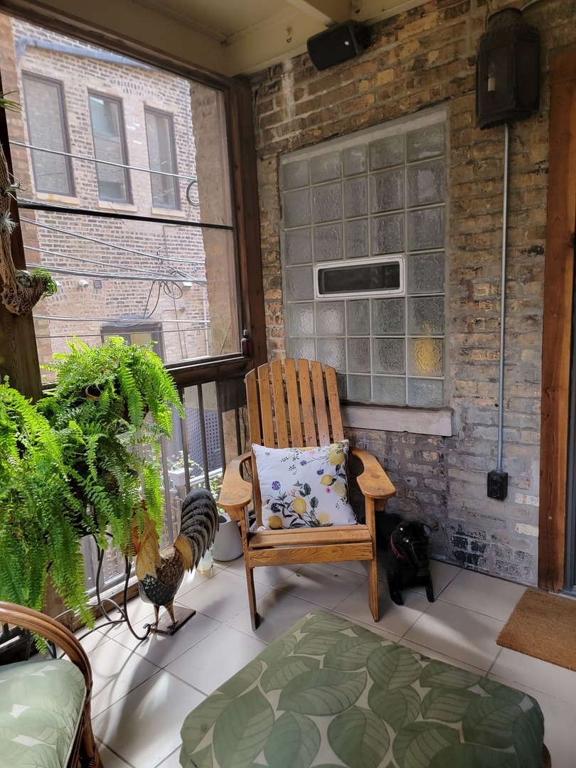 26 East Scott Street, Unit 3 Chicago, IL 60610 - Photo 33 of 35 a view of patio with a table and chairs