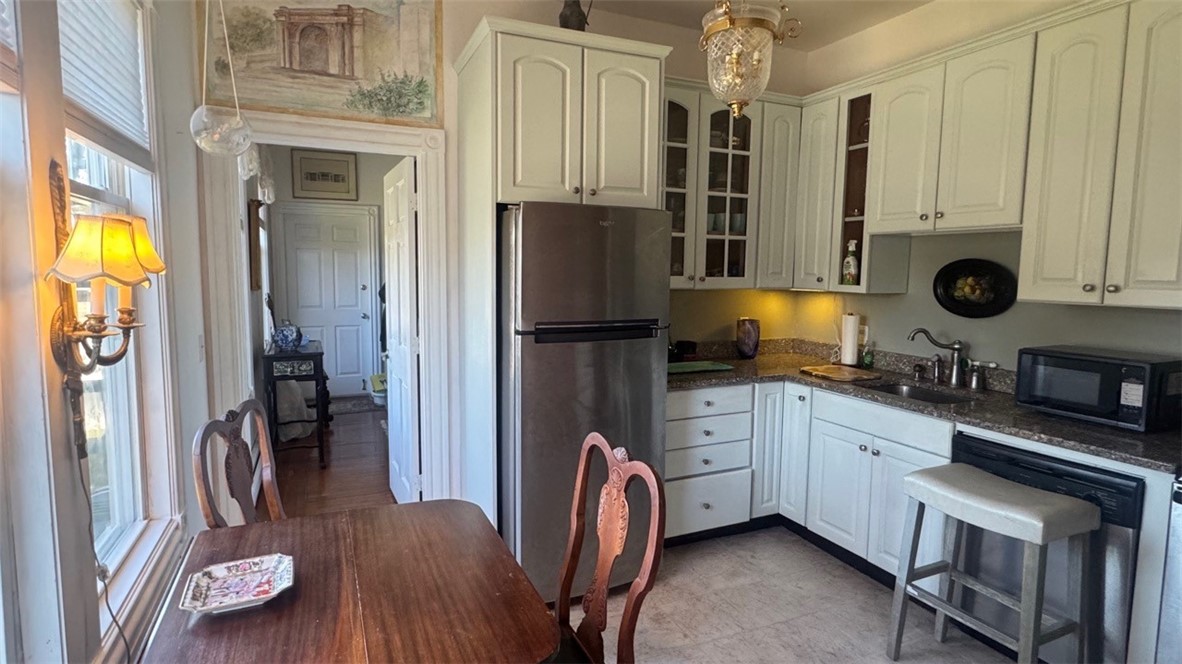 20 Berkeley Avenue, Unit 3 Newport, RI 02840 - Photo 6 of 10