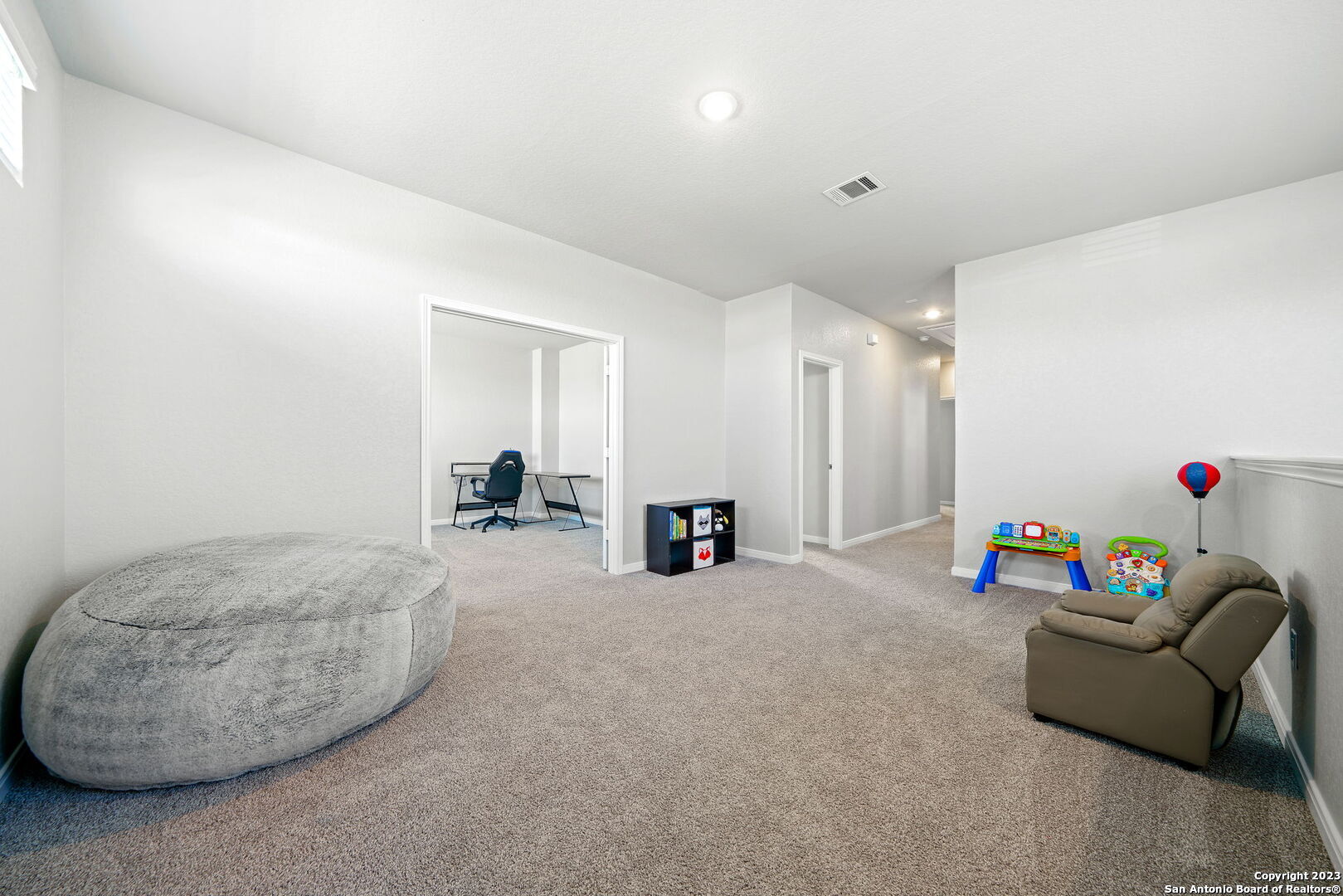 5151 Longhorn River Converse, TX 78109 - Photo 16 of 25 a living room with furniture and a flat screen tv