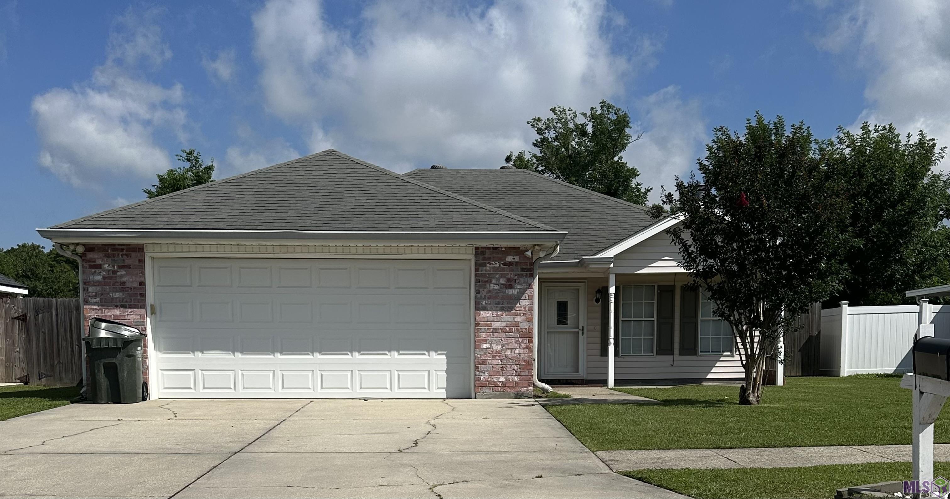 421 Cavaness Drive Houma, LA 70364 - Photo 1 of 29