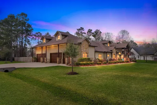 a view of a house with a big yard