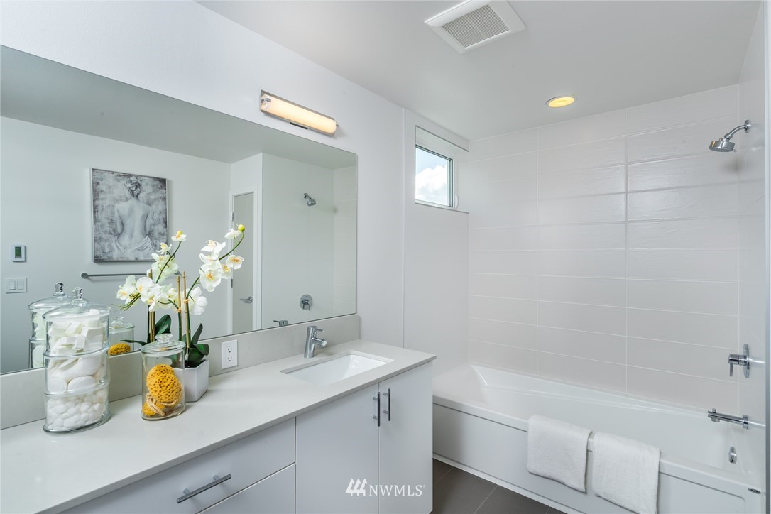 4211 Southwest Frontenac Street Seattle, WA 98136 - Photo 13 of 21 Gallery Image 13