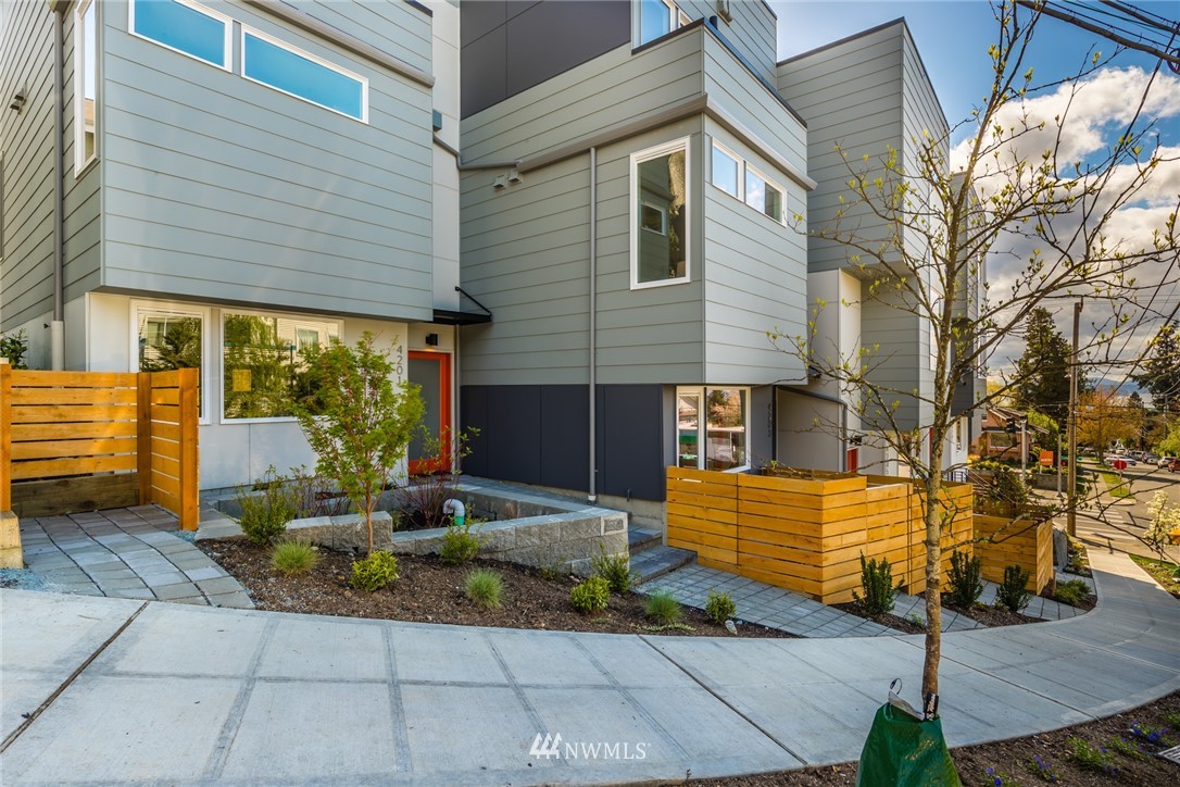 4211 Southwest Frontenac Street Seattle, WA 98136 - Photo 18 of 21 Gallery Image 18