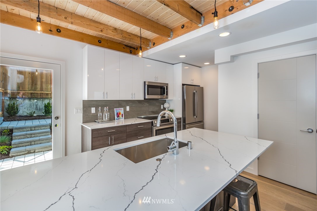 4211 Southwest Frontenac Street Seattle, WA 98136 - Photo 4 of 21 Gallery Image 4