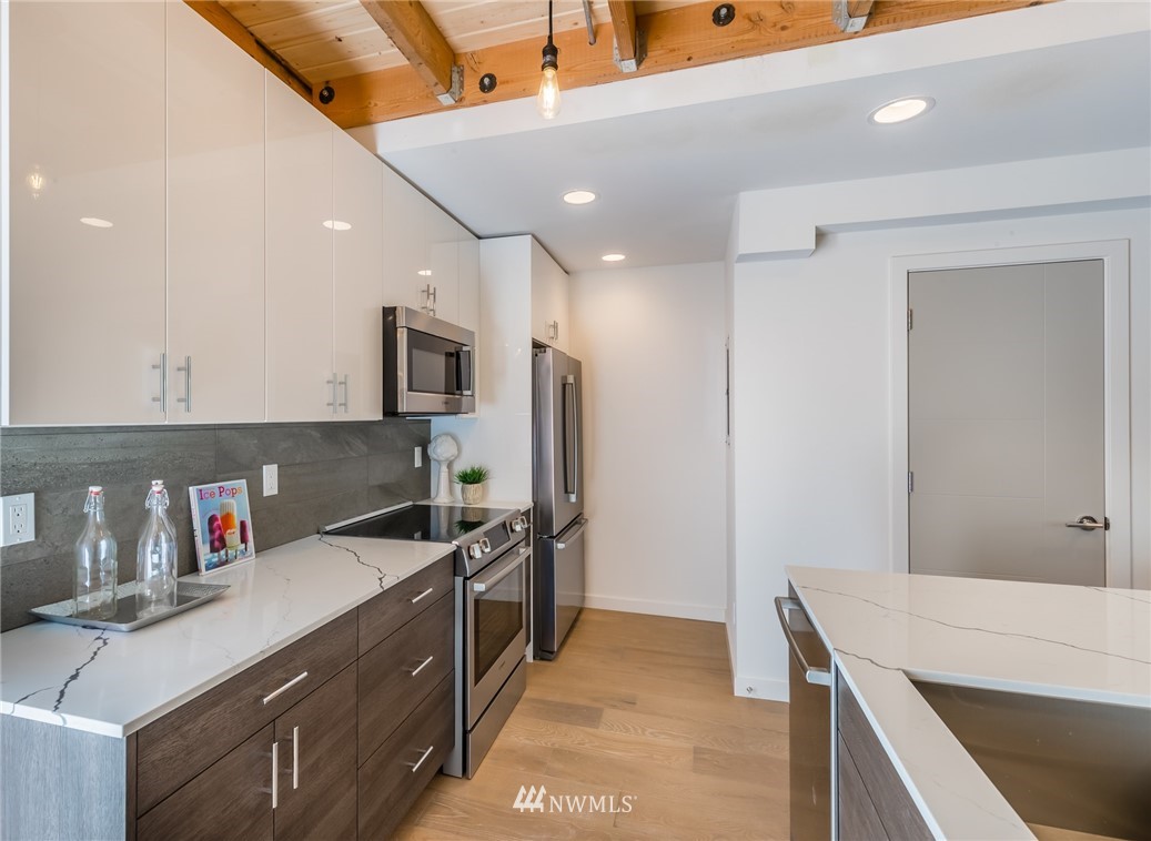 4211 Southwest Frontenac Street Seattle, WA 98136 - Photo 5 of 21 Gallery Image 5