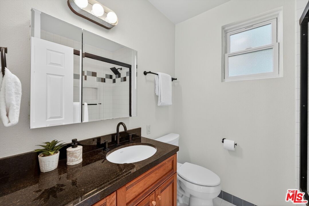 1515 Rendall Place Los Angeles, CA 90026 - Photo 20 of 46