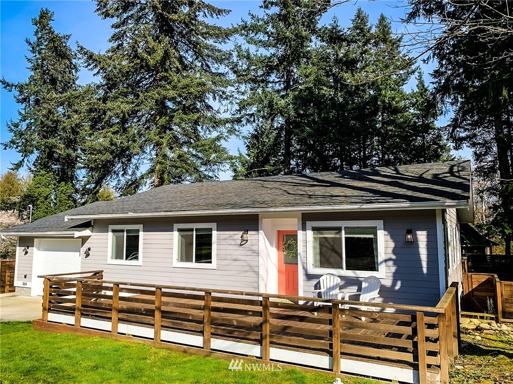 304 Boundary Bay Road Point Roberts, WA 98281 - Photo 2 of 34