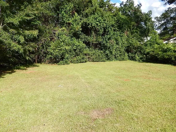 $1,100 | 911 Magnolia Drive, Quincy, FL 32351