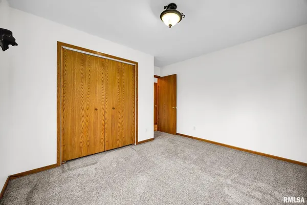$182,700 | 488 Greenbriar Court, Dahinda, IL 61428