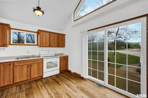 $182,700 | 488 Greenbriar Court, Dahinda, IL 61428