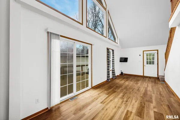 $182,700 | 488 Greenbriar Court, Dahinda, IL 61428