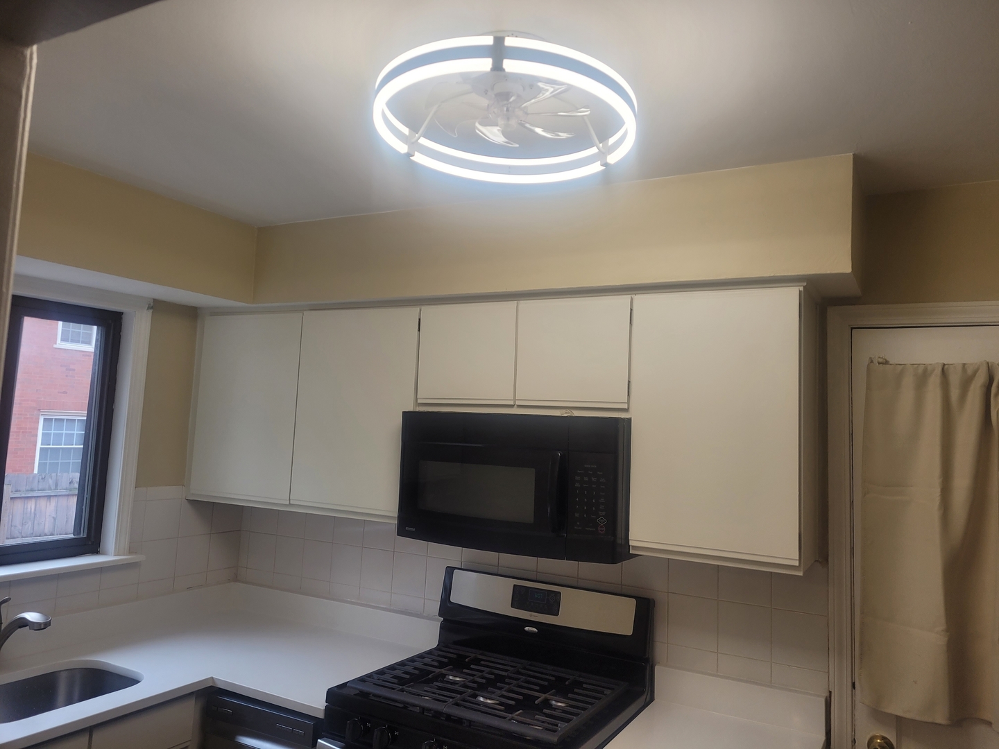 1540 Ashland Avenue, Unit 1 River Forest, IL 60305 - Photo 8 of 12 a kitchen with a microwave and a stove