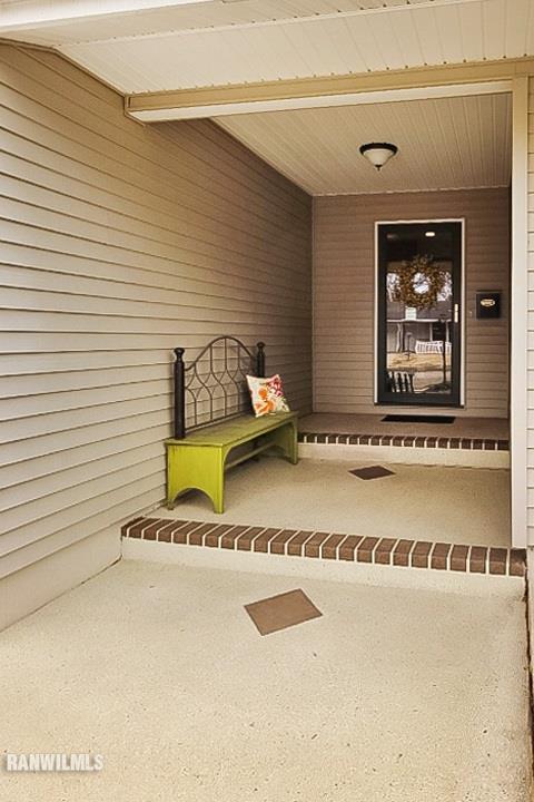 1821 North Ridge Drive Freeport, IL 61032 - Photo 2 of 25 Gallery Image 2