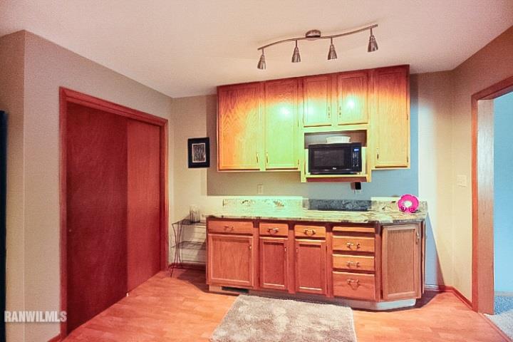 1821 North Ridge Drive Freeport, IL 61032 - Photo 7 of 25 Gallery Image 7