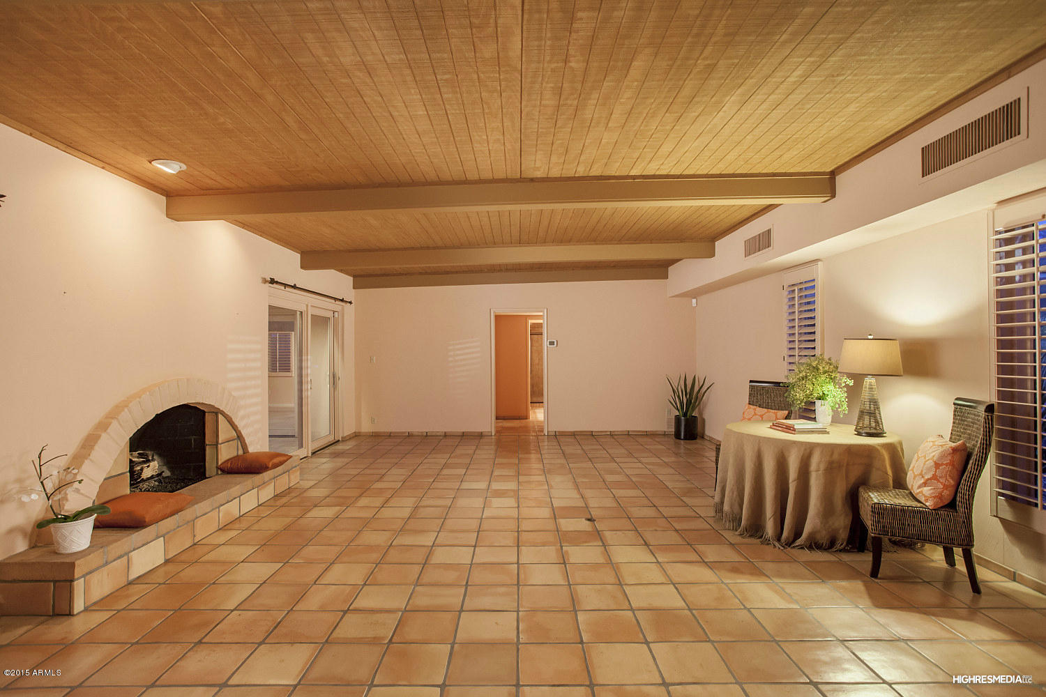 6331 East Quartz Mountain Road Paradise Valley, AZ 85253 - Photo 5 of 19 Family room Views to Northern city Light