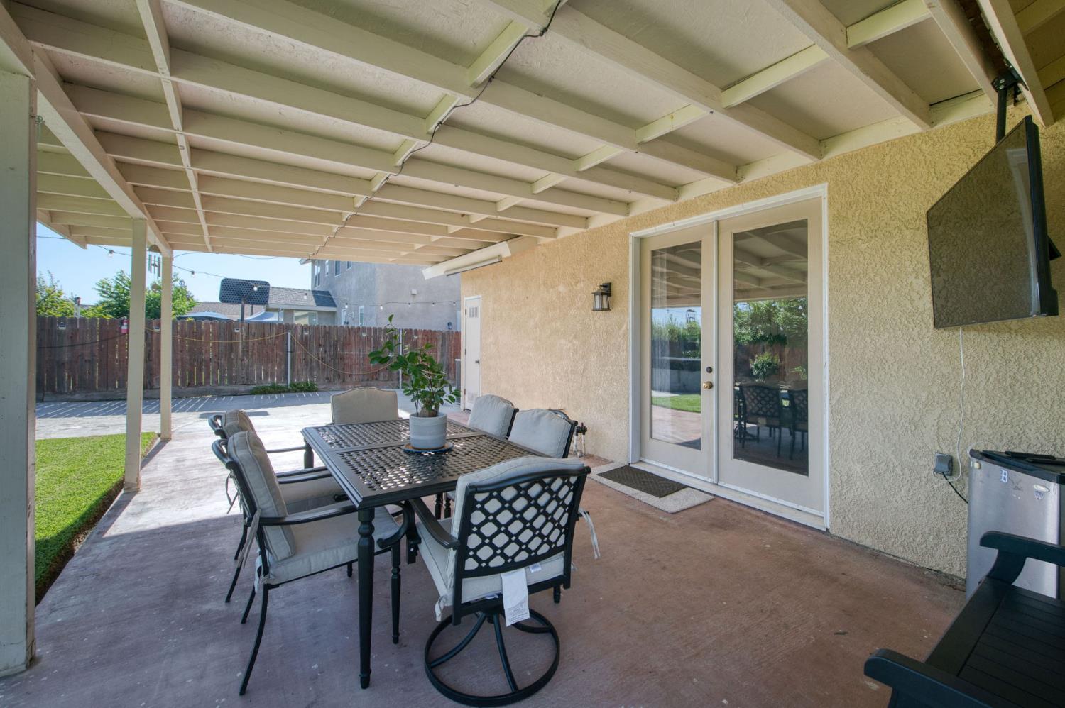 297 West Lilac Avenue Reedley, CA 93654 - Photo 47 of 63