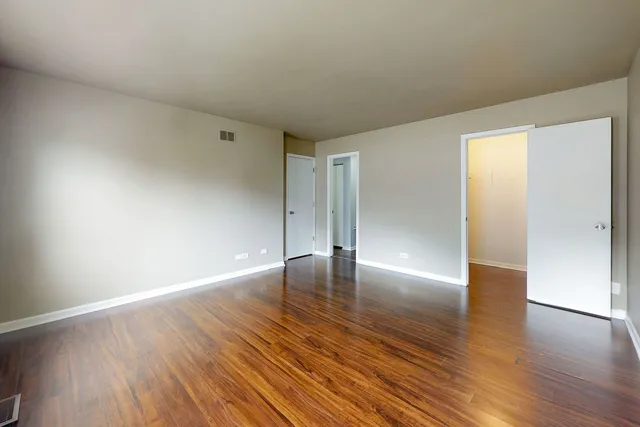 $279,000 | 231 Teak Lane, Unit 231, Streamwood, IL 60107