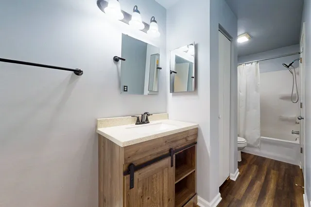 $279,000 | 231 Teak Lane, Unit 231, Streamwood, IL 60107