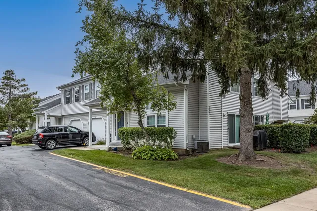 $279,000 | 231 Teak Lane, Unit 231, Streamwood, IL 60107