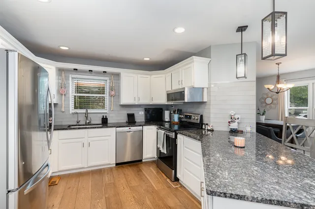 $425,000 | 6032 South Lake Shore Drive, Cary, IL 60013