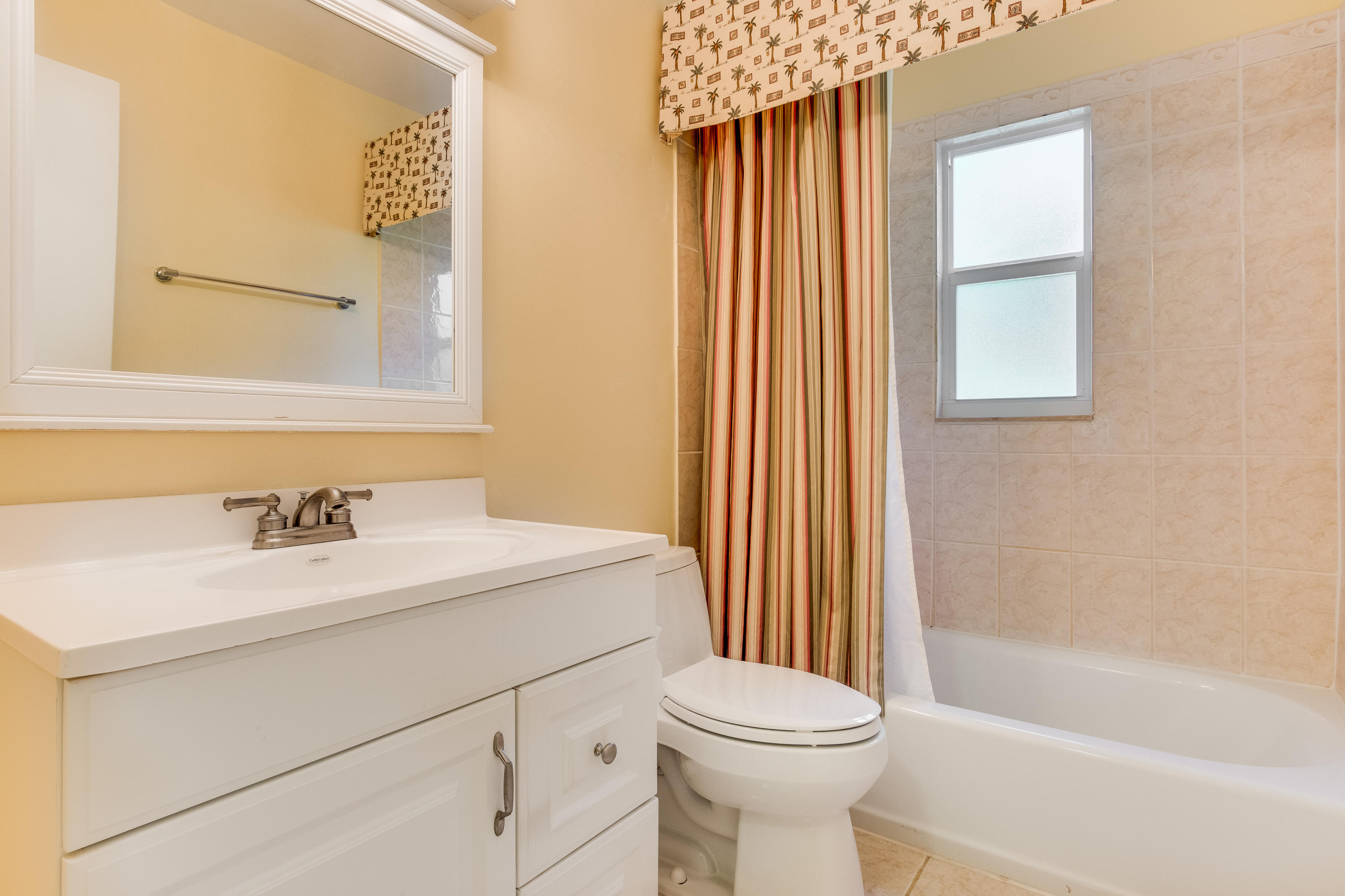 13281 165th Road North Jupiter, FL 33478 - Photo 17 of 28 Bathroom 2