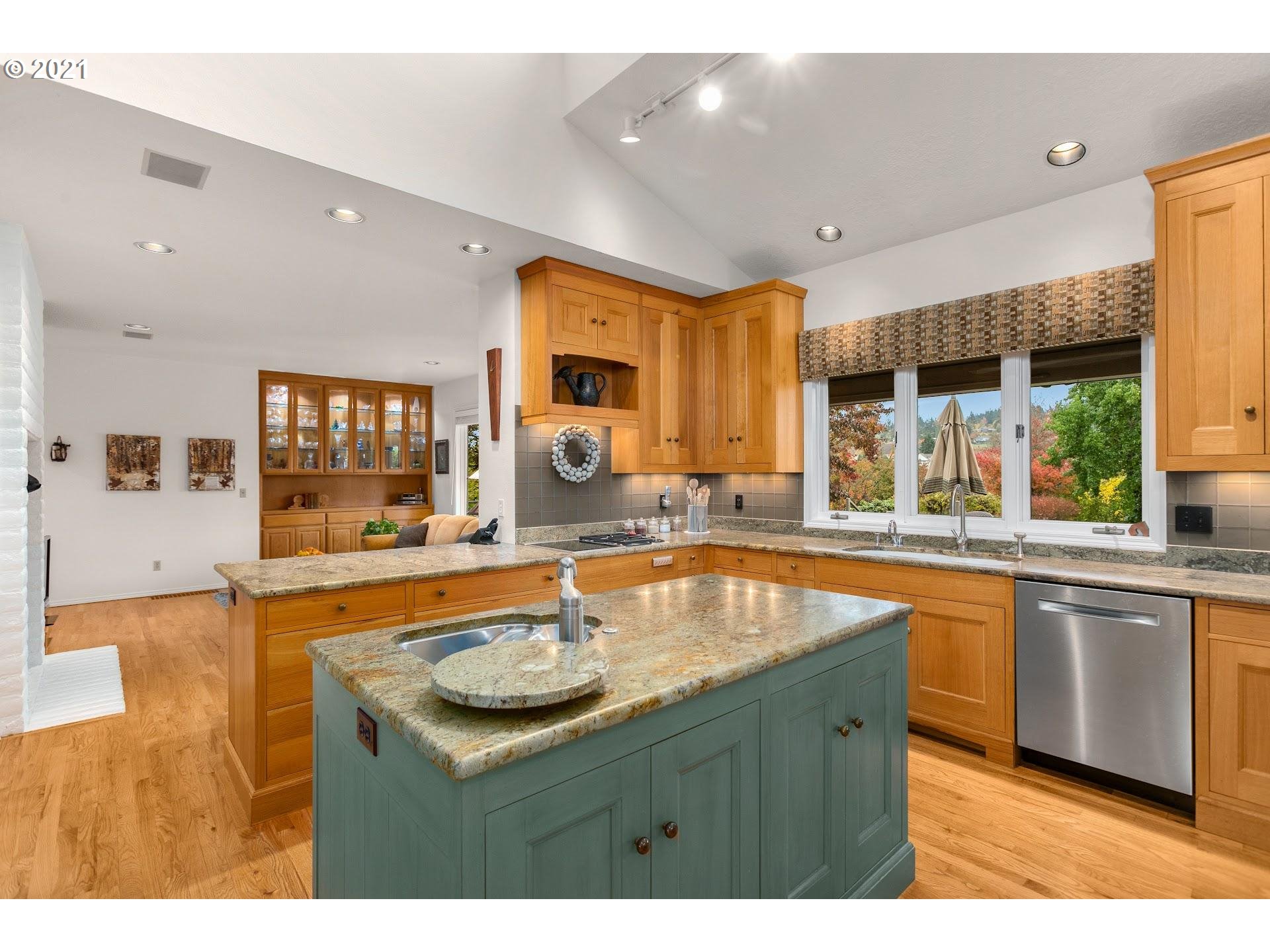 23300 Southwest Newland Road Wilsonville, OR 97070 - Photo 6 of 32 Gallery Image 6