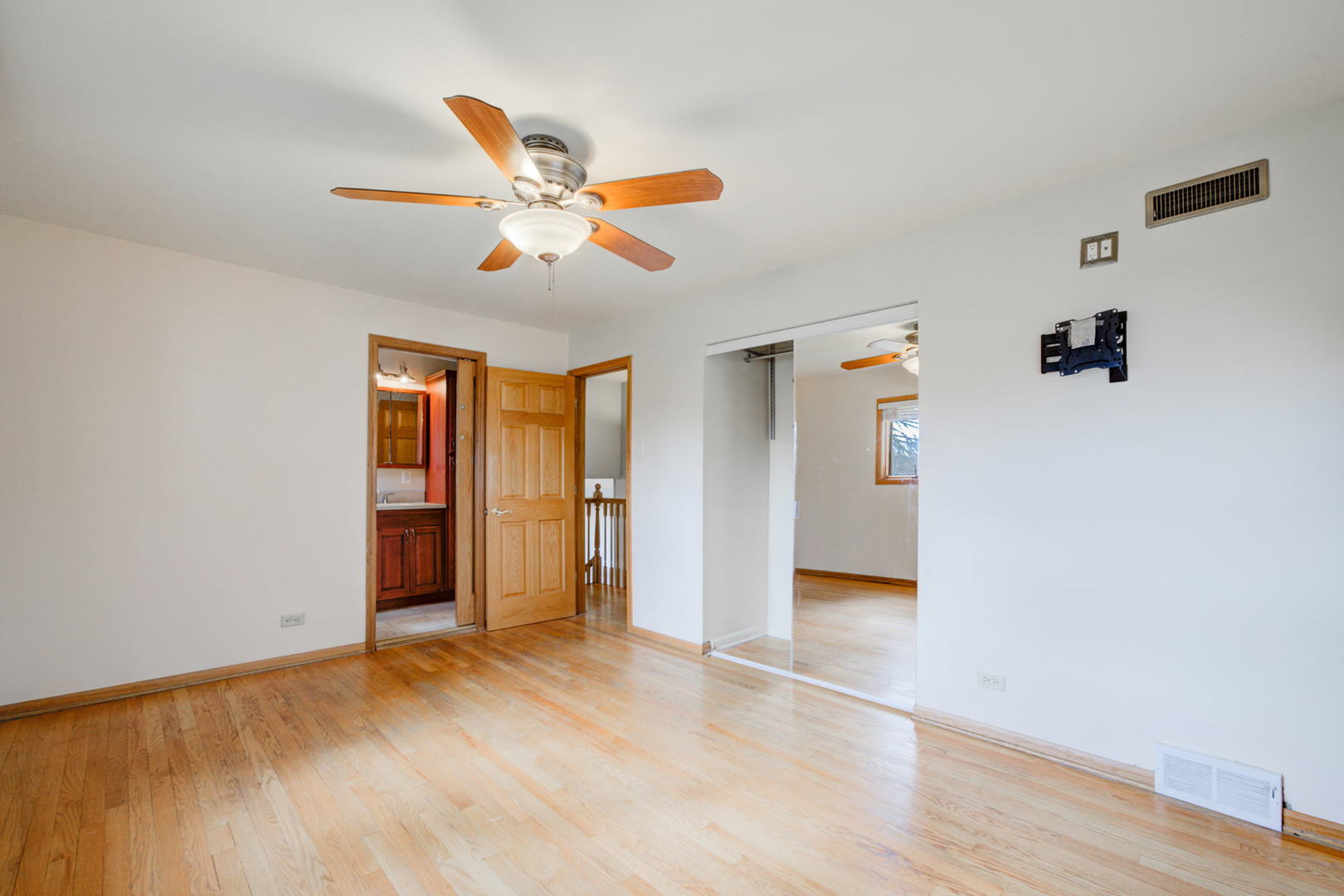 2317 High Ridge Parkway Hillside, IL 60162 - Photo 13 of 24 a view of an empty room