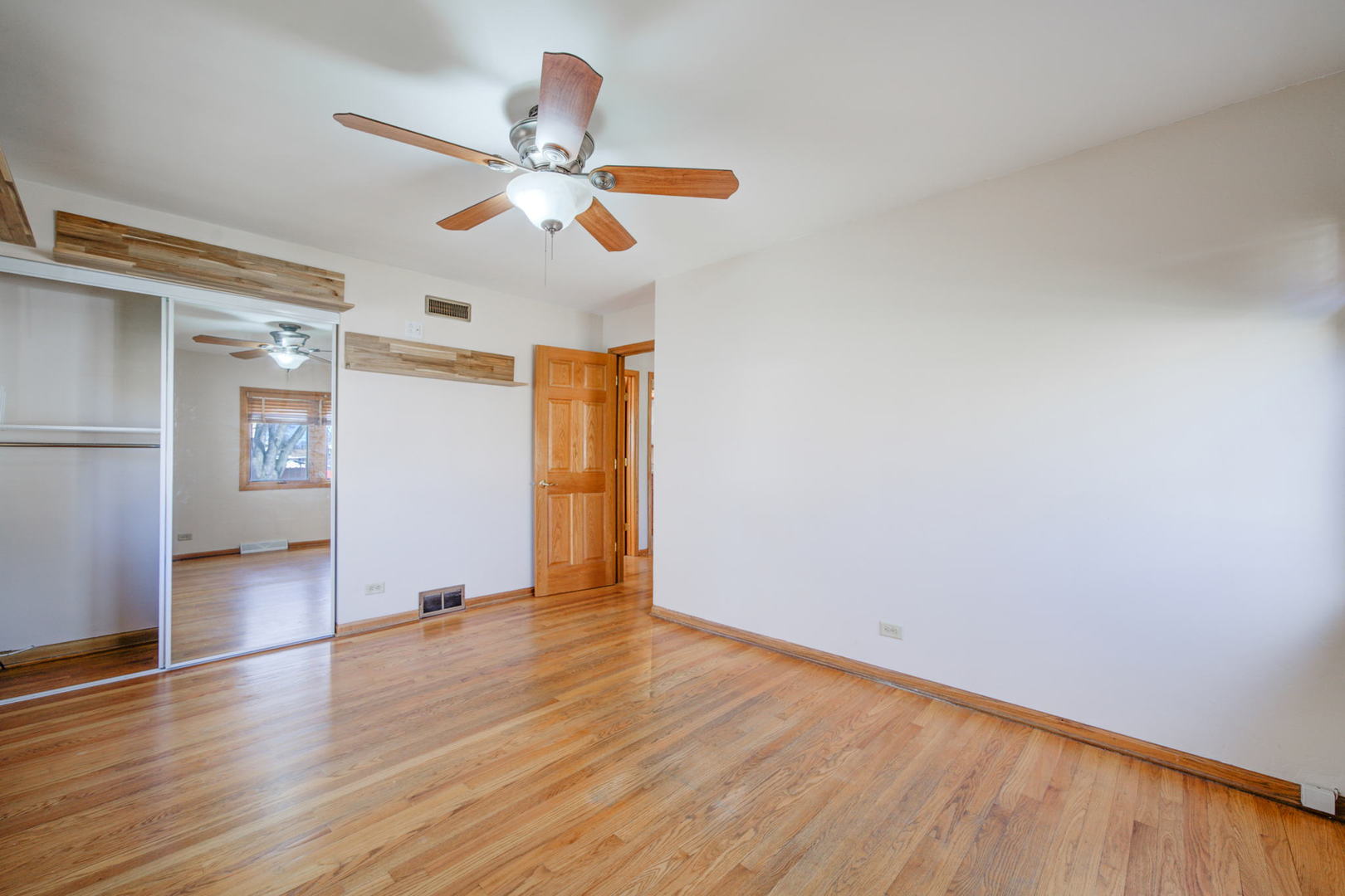 2317 High Ridge Parkway Hillside, IL 60162 - Photo 14 of 24 a view of an empty room and wooden floor