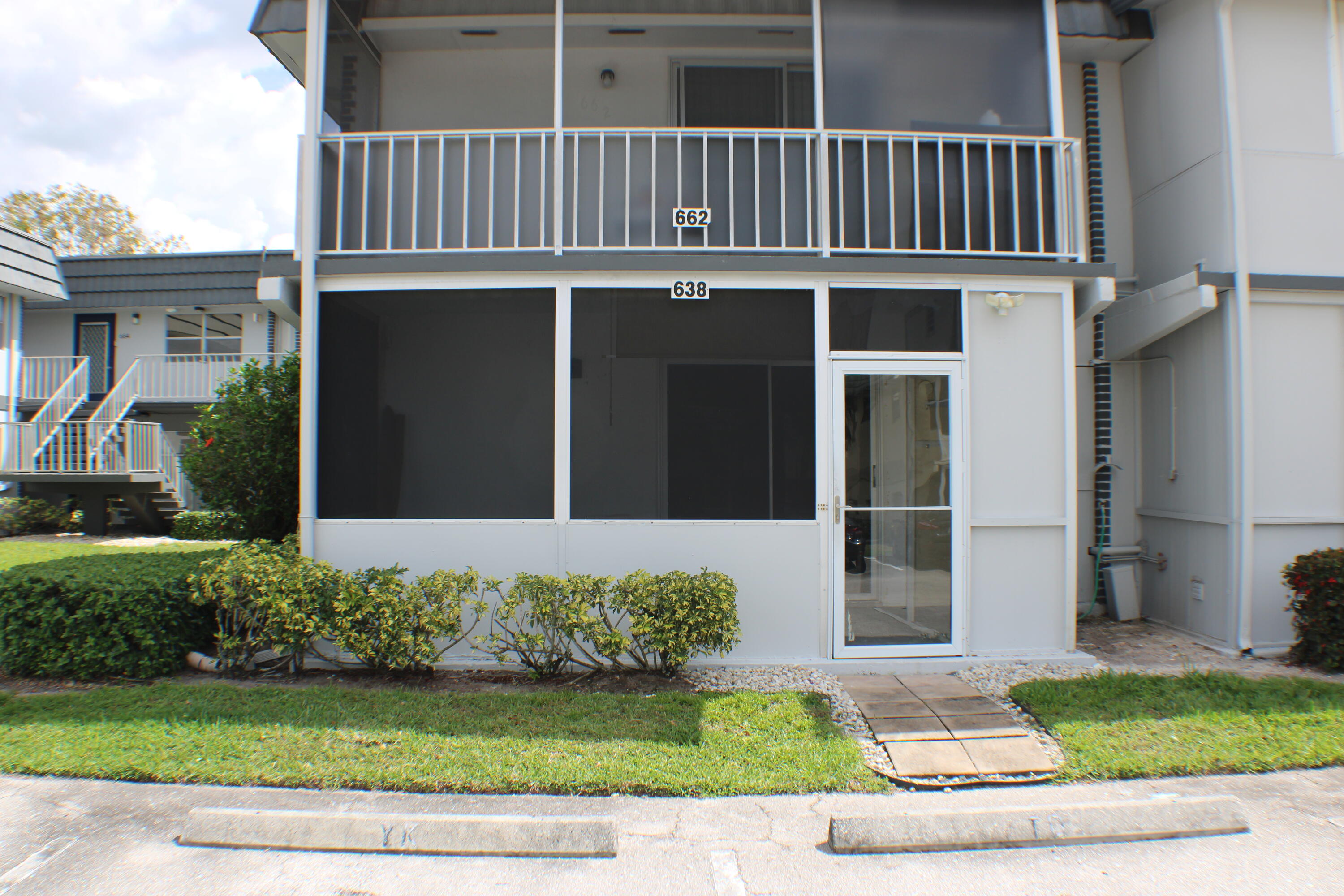 638 Saxony Place Delray Beach, FL 33446 - Photo 2 of 10 IMG_0189