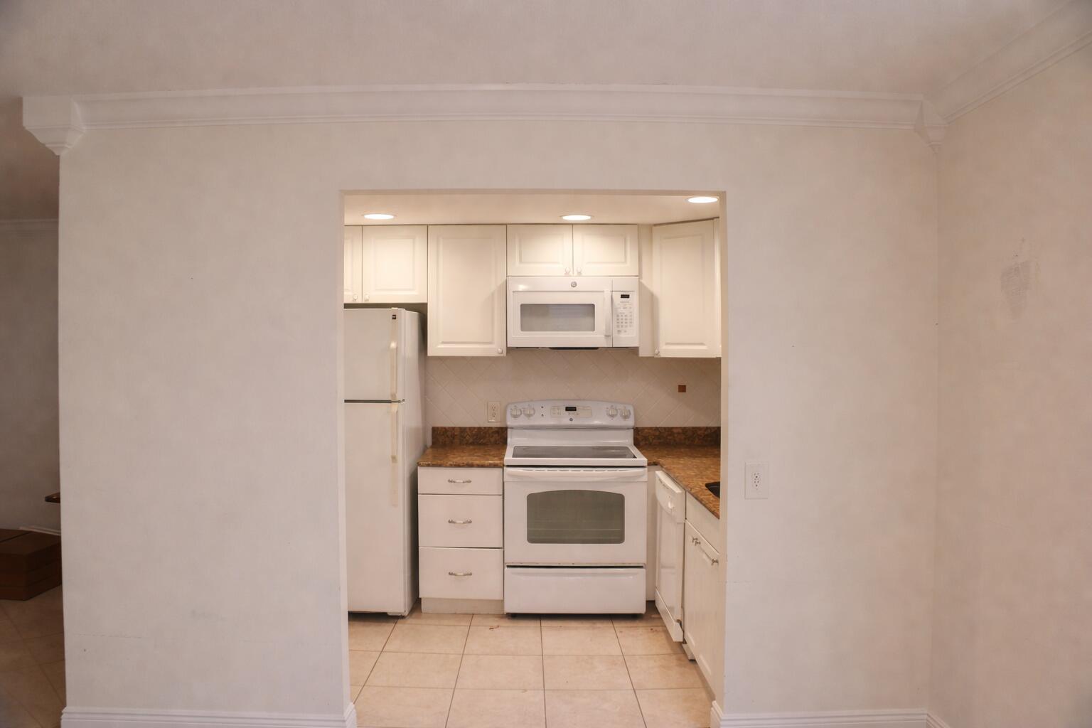638 Saxony Place Delray Beach, FL 33446 - Photo 9 of 10 638sax3