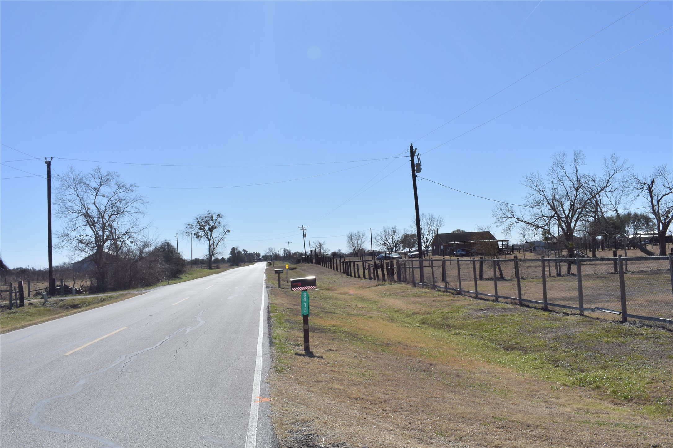 8475 Sunny Side Road Hempstead, TX 77445 - Photo 14 of 15 a view of a terrace with skyline