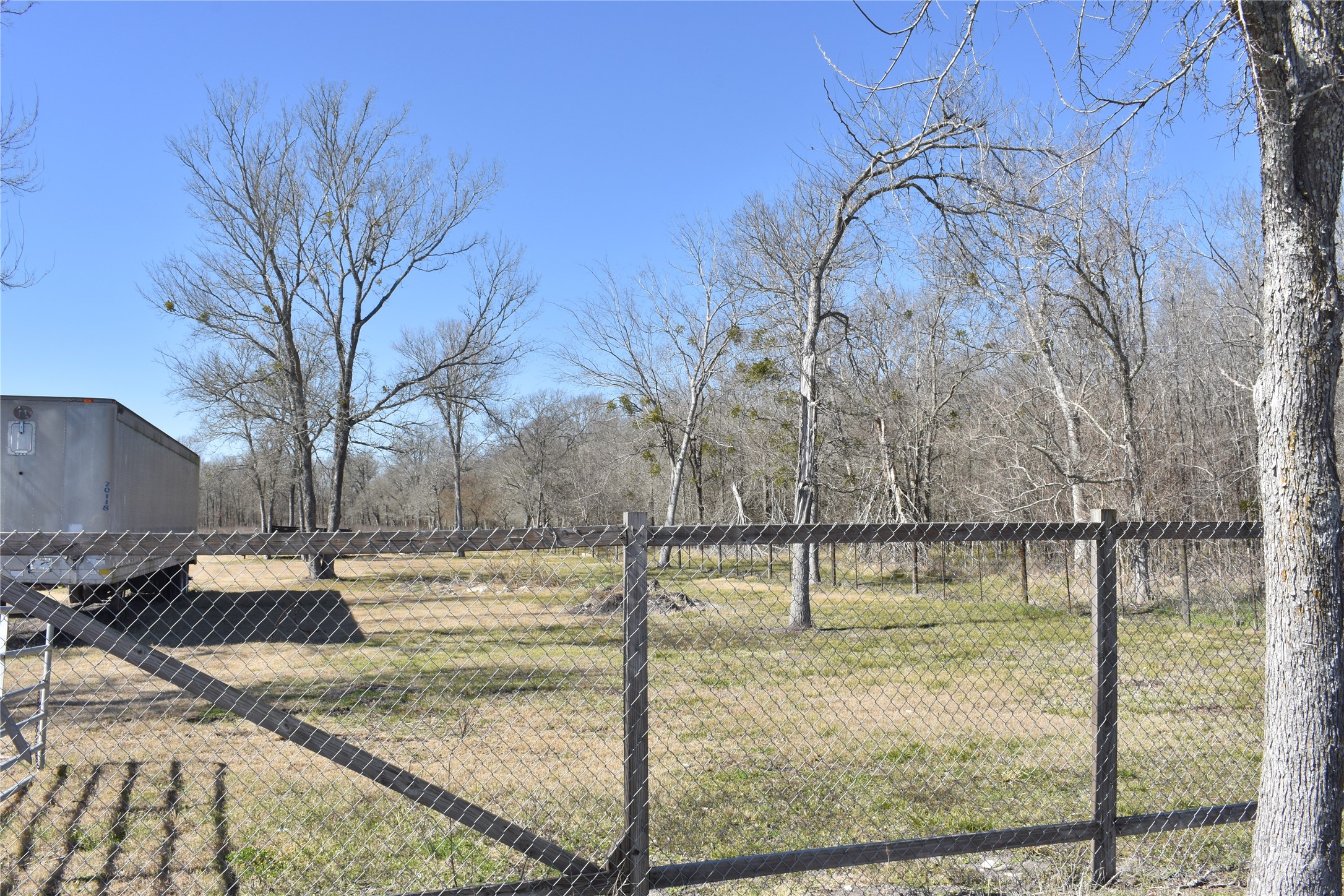 8475 Sunny Side Road Hempstead, TX 77445 - Photo 4 of 15 a view of a backyard of the house