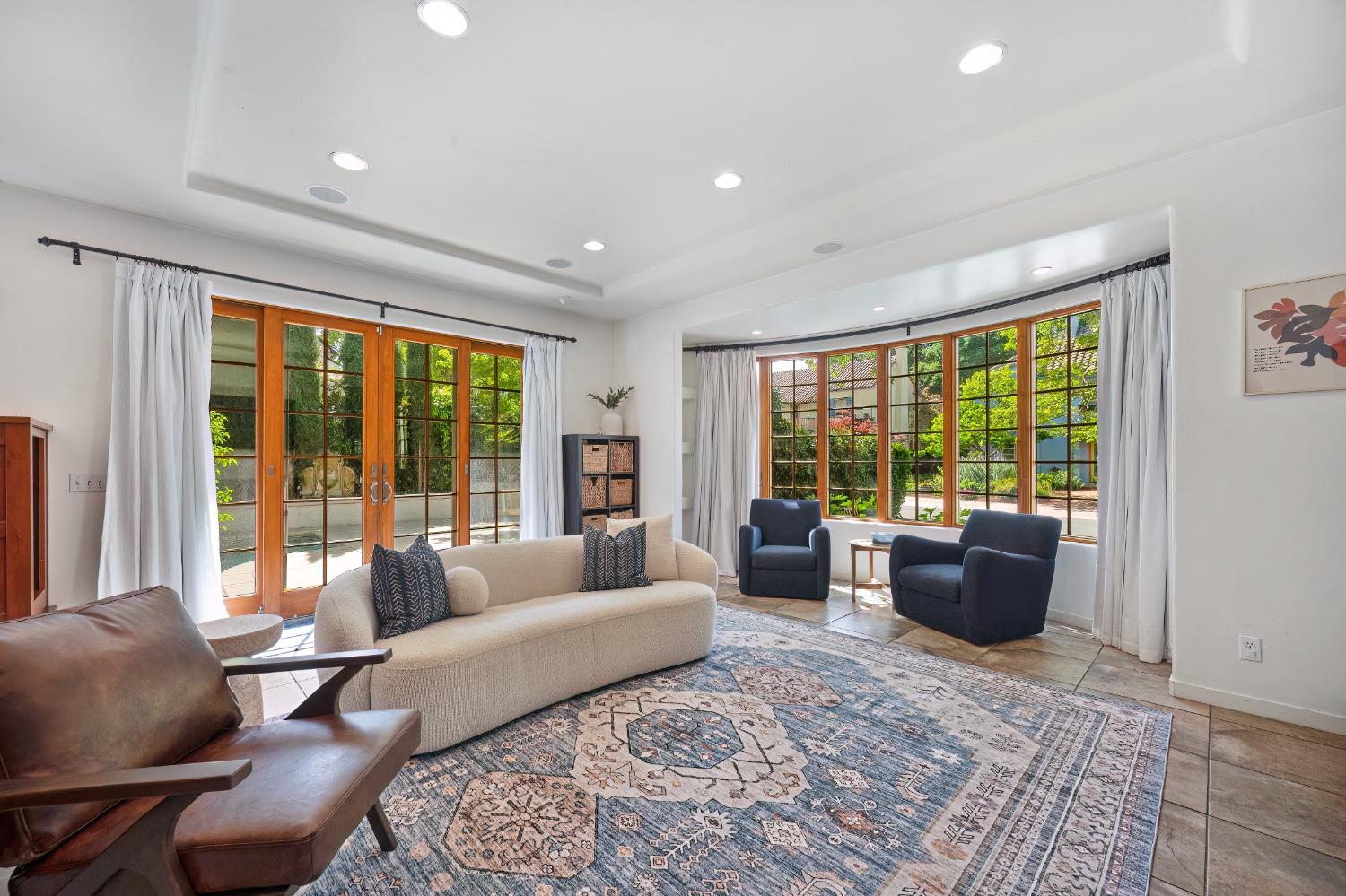 3501 Cutter Way Sacramento, CA 95818 - Photo 22 of 89 a living room with furniture and windows